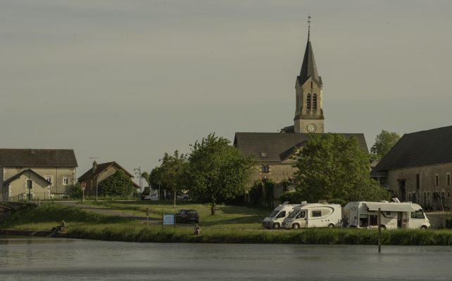 Aire de camping-car de Marseilles-lès-Aubigny © Miguel SANCHEZ-MARTIN
