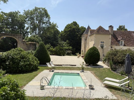 Extérieur bassin de détente © Aud'2 Tours
