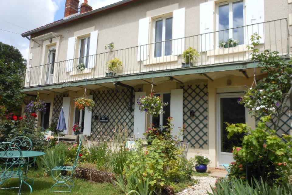 GITE DE PORT CONSCIENCE JOUET SUR L AUBOIS EXTERIEUR © Gîte Côté Canal