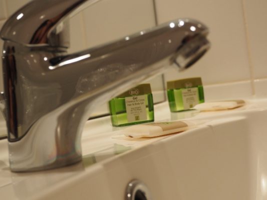 HOTEL LOGIS SAINT JOSEPH SANCOINS SALLE D'EAU © Tourisme & Territoires