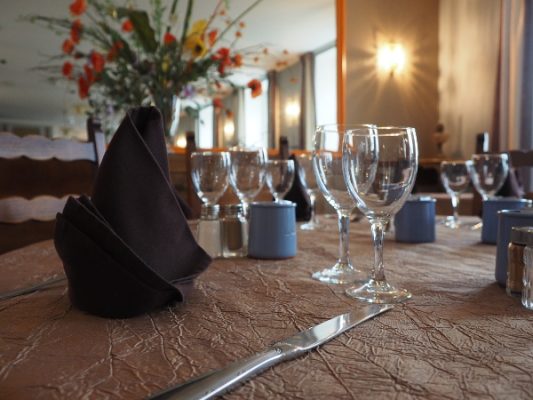 HOTEL LOGIS SAINT JOSEPH SANCOINS TABLE © Tourisme & Territoires