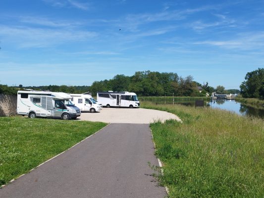 Stationnement camping-car © E.Coquelut - Loire en Berry
