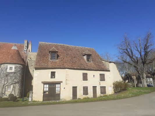 SAGONNE GRAND GITE FACADE VILLAGE © Jp Spang