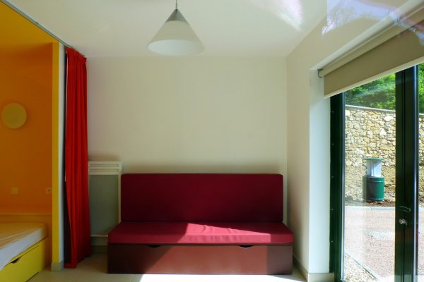 Salon banquette lit 2 adultes © mairie de Beffes